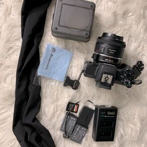 EXCELLENT CONDITION canon M50 camera with extras